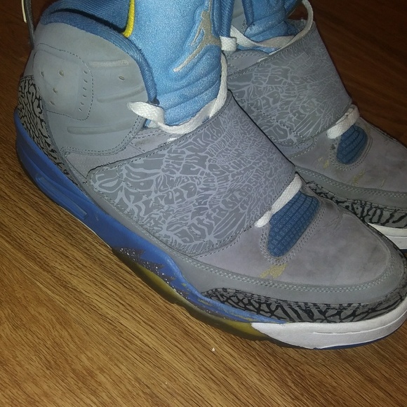 Jordan shoes for men size 12 - Picture 2 of 3